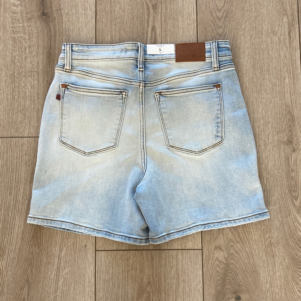 Judy Blue Jean Shorts High Waist NWT Light Blue Double Button Women’s Large 💕